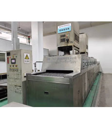 Water-based spray cleaning machine