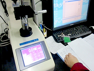 Vickers hardness machine