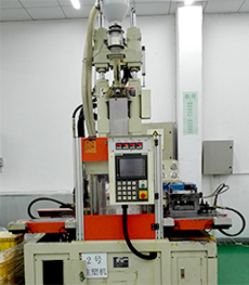 Vertical slide injection molding machine